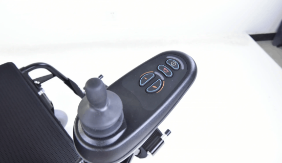 Akulu-tekerlekli-sandalye-k-111-Pg-Vr2-Programlanabilir-kensa-medikal-1-scaled