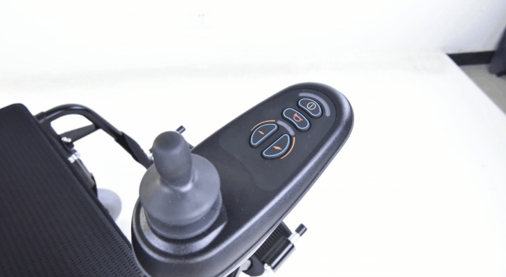 Akulu-tekerlekli-sandalye-k-111-Pg-Vr2-Programlanabilir-kensa-medikal-1-scaled